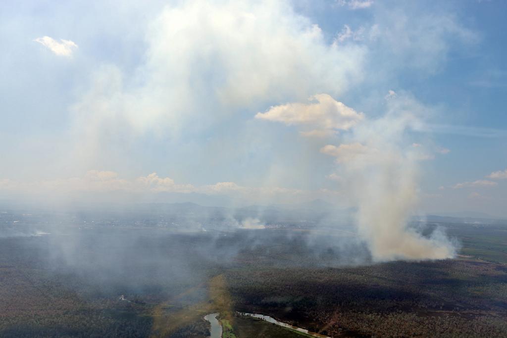 Tinjauan udara penanganan kebakaran hutan dan lahan di Kalimantan Selatan.
